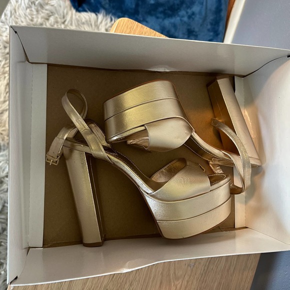 Schutz Gold Metallic Platform Sandal Size 9.5 Kaila Heels Disco Chunky High NEW - Picture 11 of 11